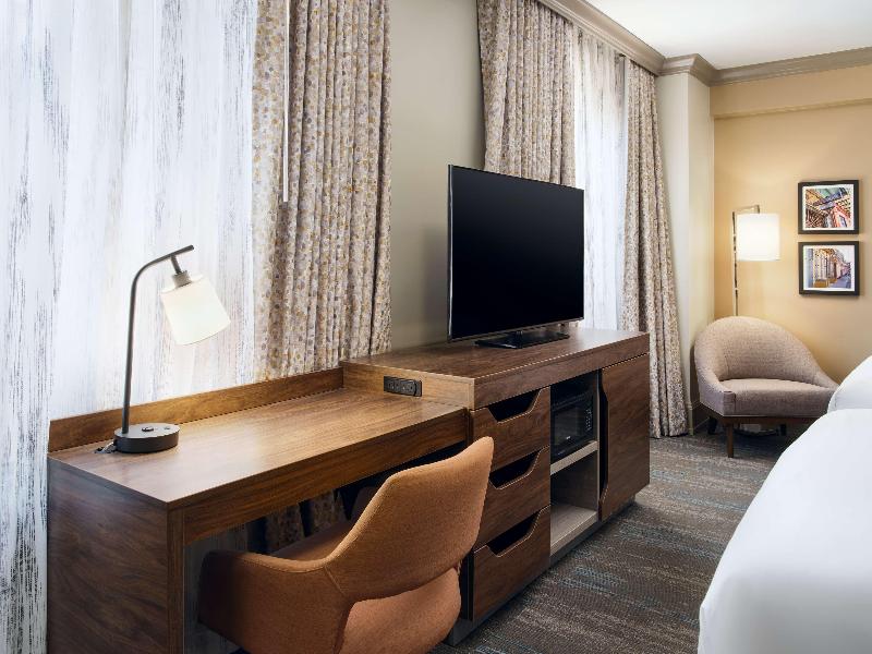 Hampton Inn & Suites New Orleans Canal St. French image