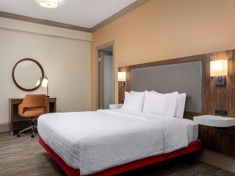 Hampton Inn & Suites New Orleans Canal St. French image