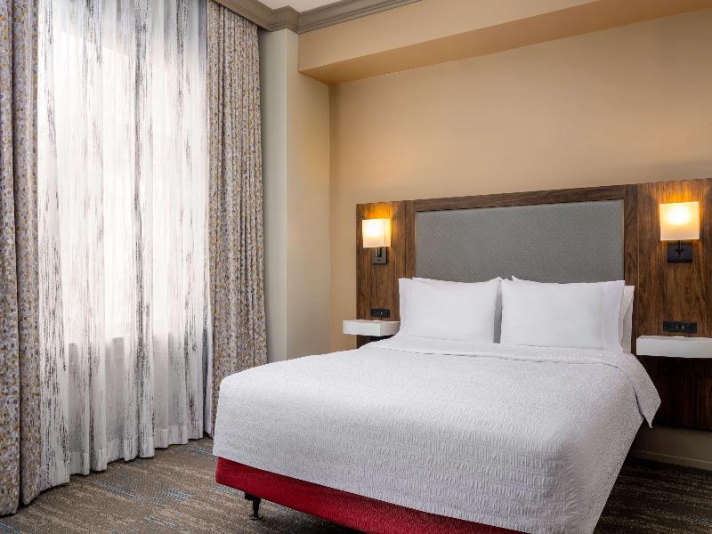 Hampton Inn & Suites New Orleans Canal St. French image