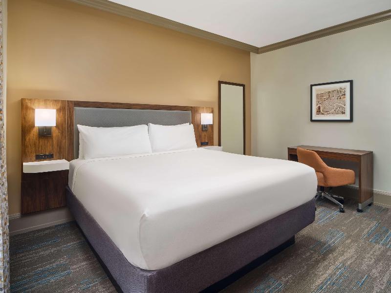 Hampton Inn & Suites New Orleans Canal St. French image