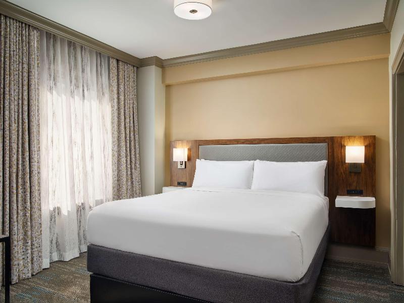 Hampton Inn & Suites New Orleans Canal St. French image