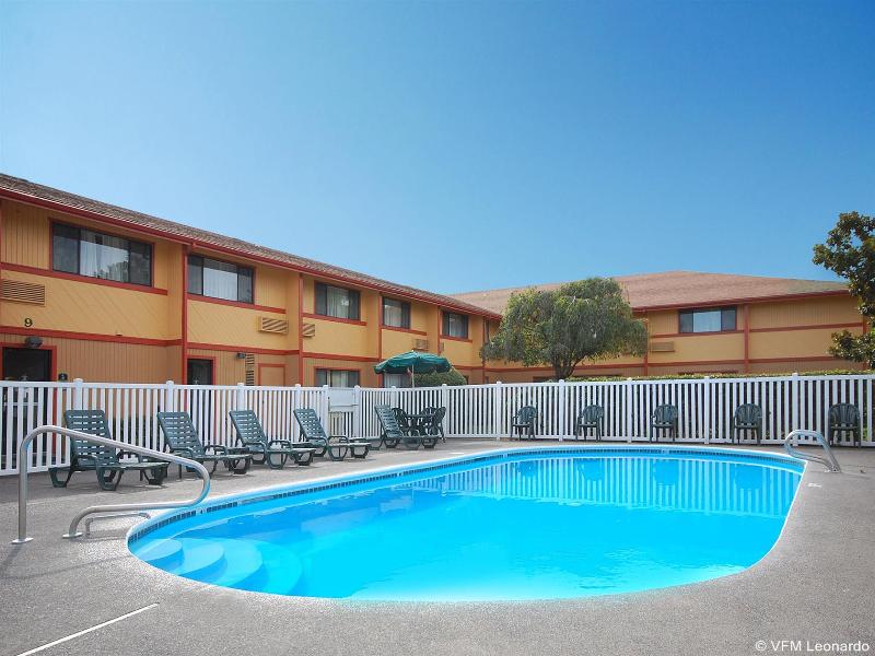 Quality Inn and Suites Medford image