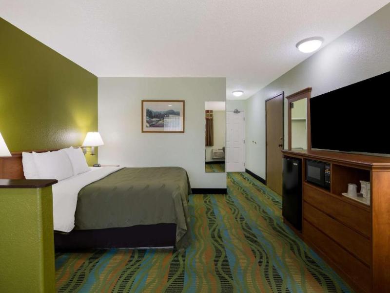 Quality Inn and Suites Medford image