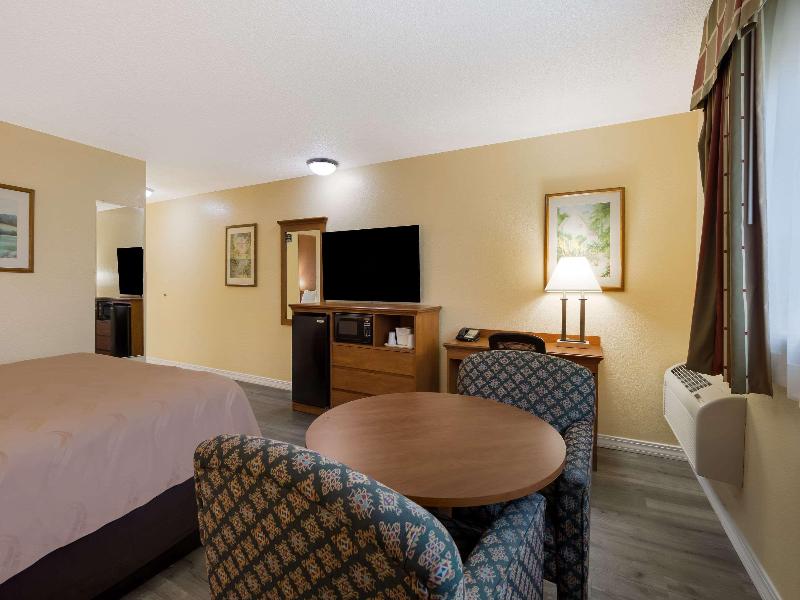 Quality Inn and Suites Medford image