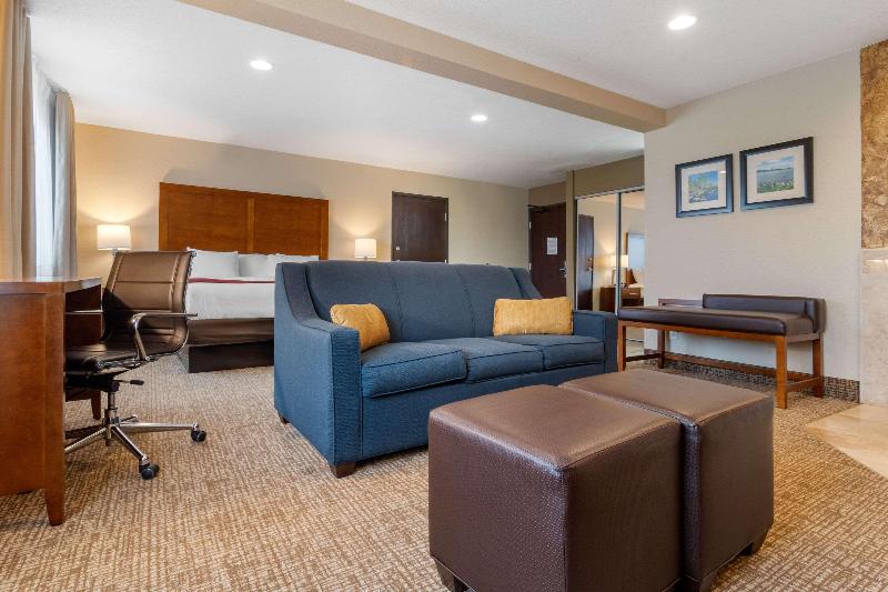 Comfort Inn & Suites South Hill I-85 image