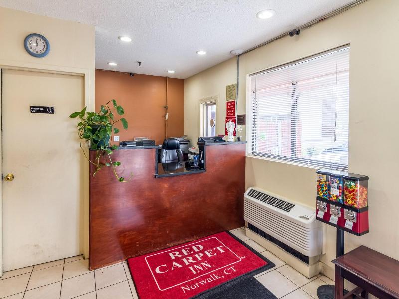 Red Carpet Inn Norwalk image