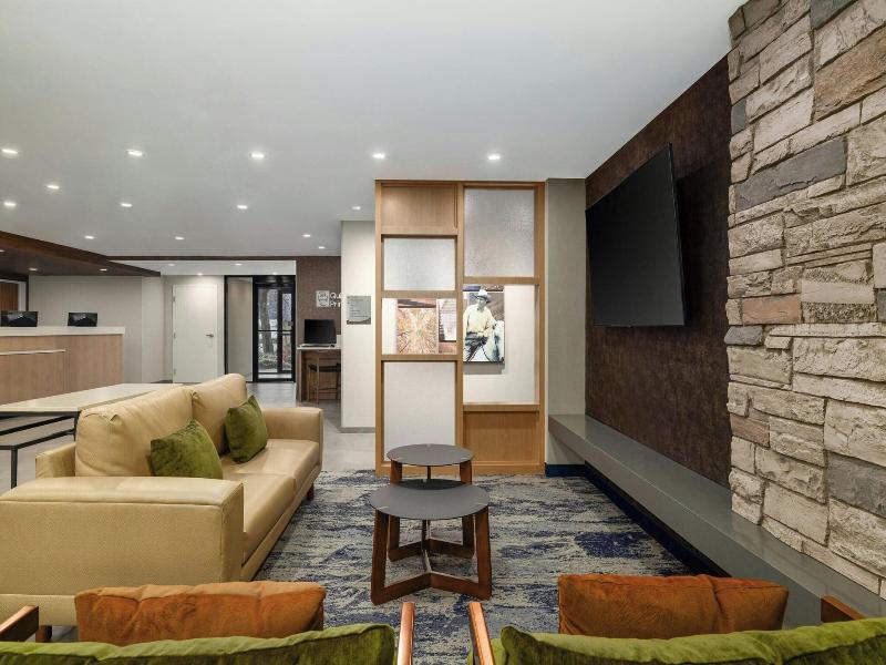 Fairfield by Marriott Inn & Suites Clinton image