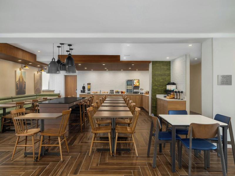 Fairfield by Marriott Inn & Suites Clinton image