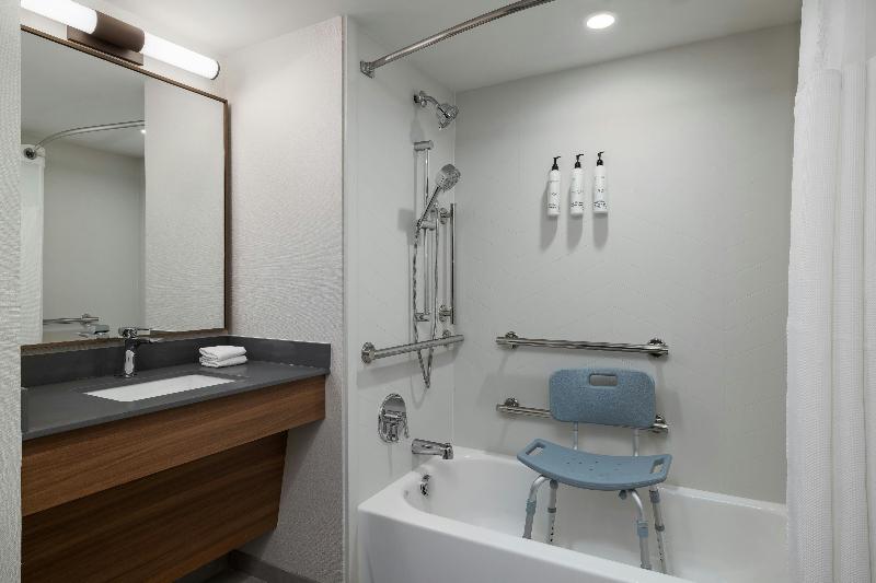 Fairfield by Marriott Inn & Suites Clinton image
