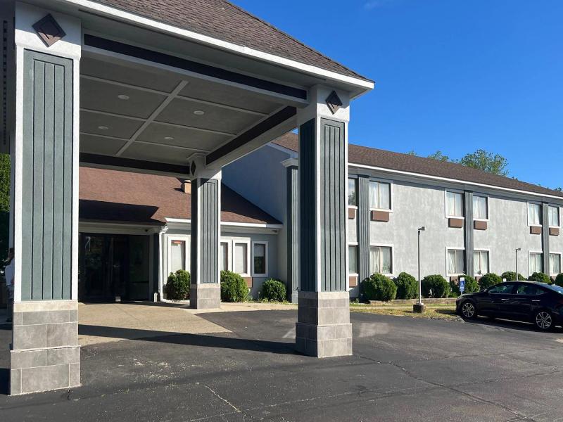 Quality Inn Plainfield I-395 image