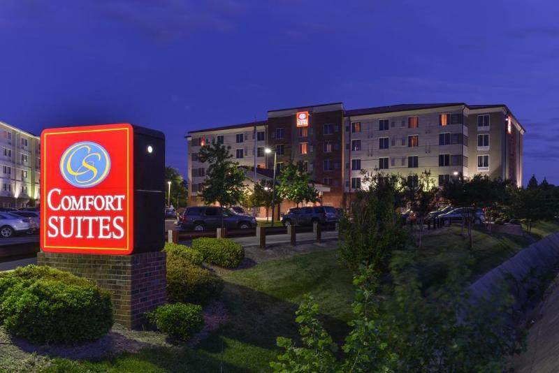 COMFORT SUITES AT VIRGINIA CENTER COMMONS