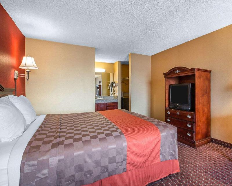 Rodeway Inn Near Home Depot Center image