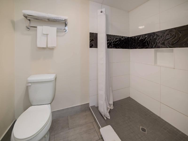 Quality Inn & Suites Goodyear - Phoenix West image