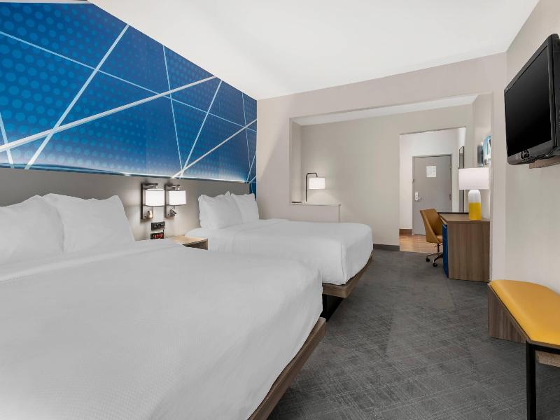 SUITE TWO QUEEN BEDS NON SMOKING