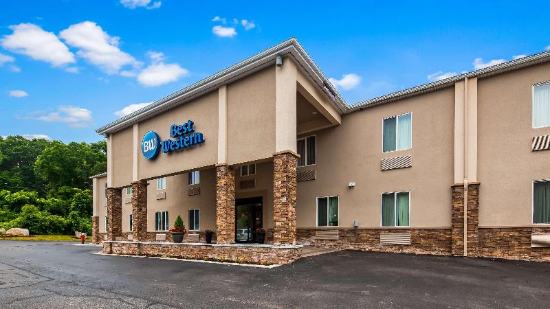 Spark by Hilton Milford Boston image