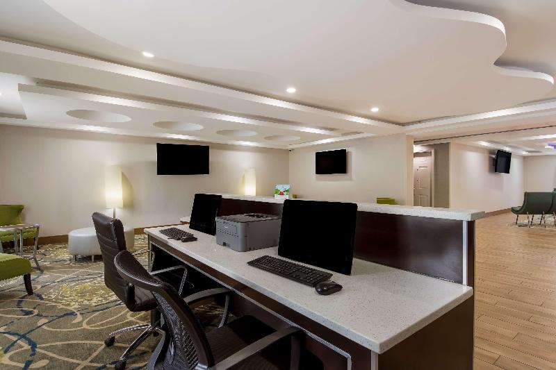 Spark by Hilton Milford Boston image
