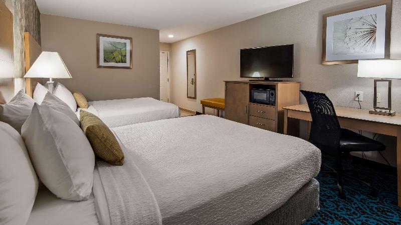 Spark by Hilton Milford Boston image