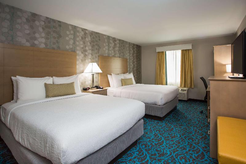 Spark by Hilton Milford Boston image