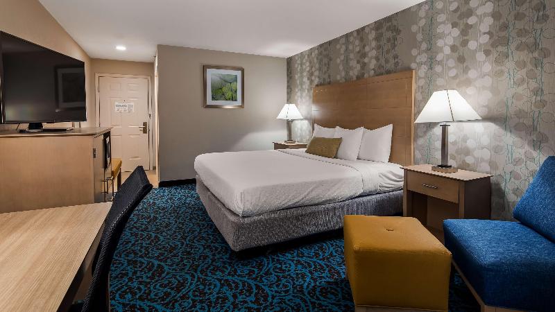 Spark by Hilton Milford Boston image