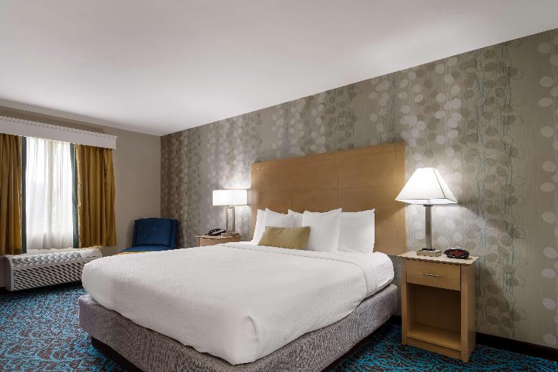 Spark by Hilton Milford Boston image