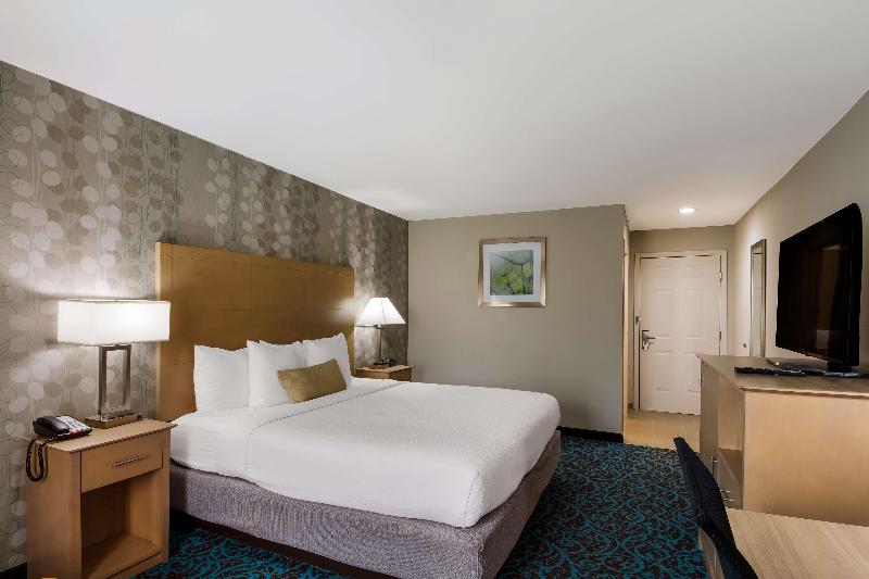 Spark by Hilton Milford Boston image