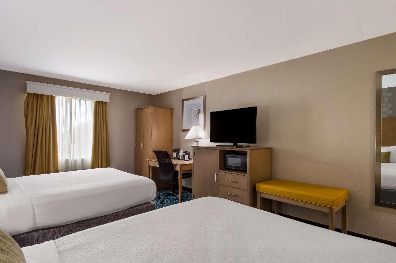 Spark by Hilton Milford Boston image