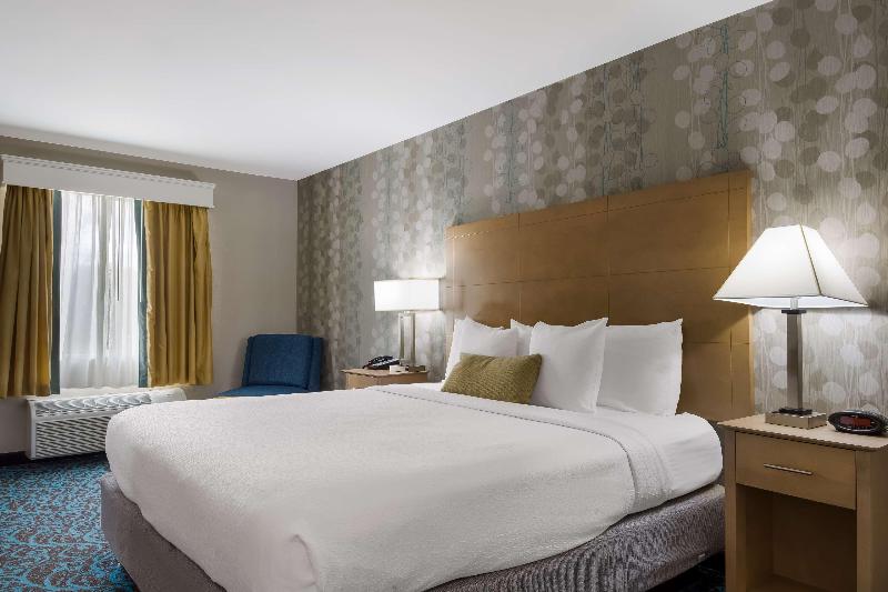 Spark by Hilton Milford Boston image