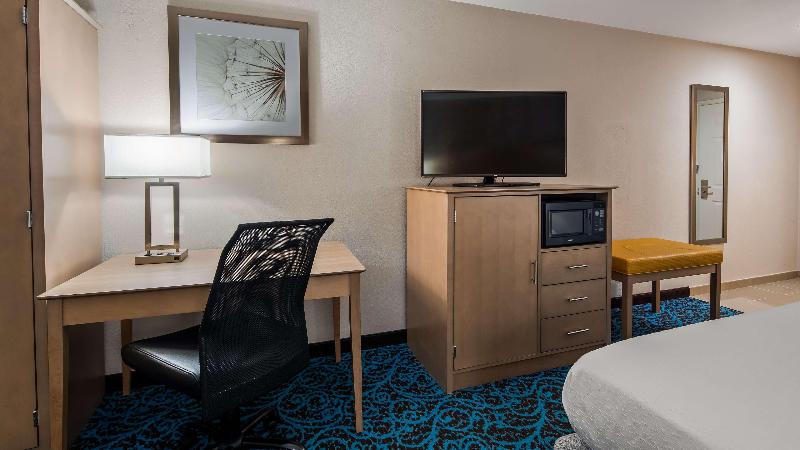 Spark by Hilton Milford Boston image