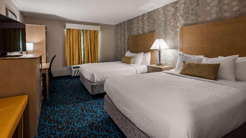 Spark by Hilton Milford Boston image