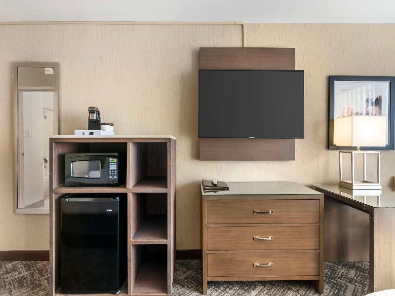 Best Western Plus Kansas City Sports Complex Hotel image
