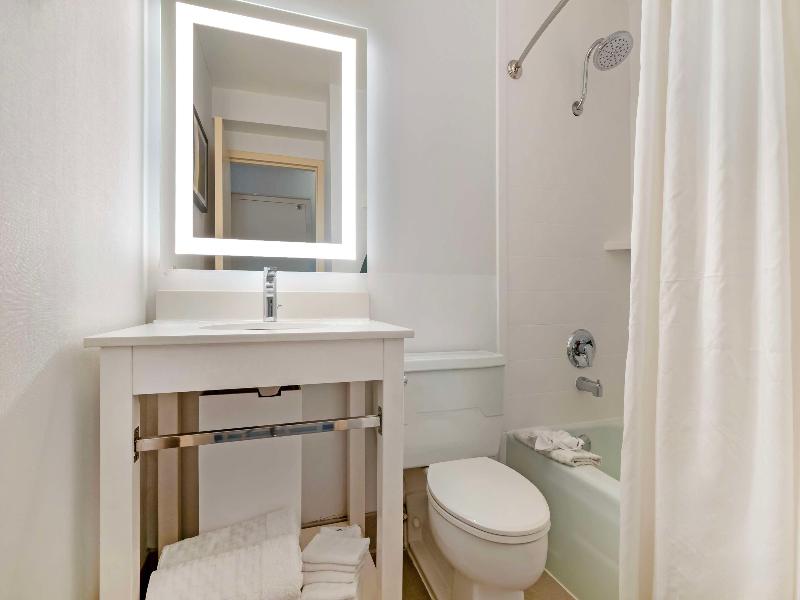 Best Western Plus Kansas City Sports Complex Hotel image