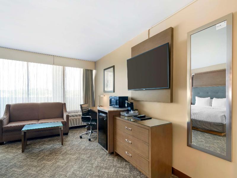 Best Western Plus Kansas City Sports Complex Hotel image