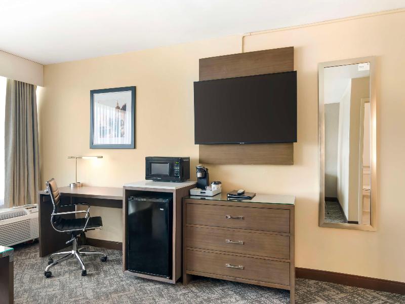 Best Western Plus Kansas City Sports Complex Hotel image