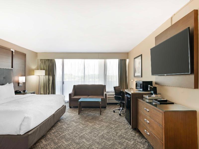 Best Western Plus Kansas City Sports Complex Hotel image