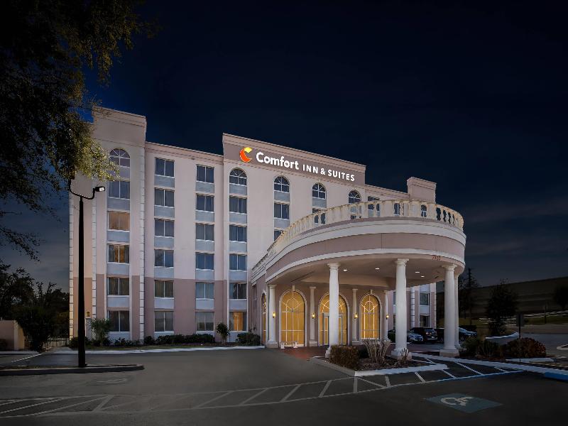 Comfort Inn & Suites Lakeland North I-4 image