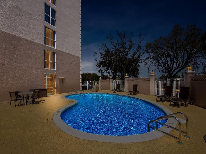 Comfort Inn & Suites Lakeland North I-4 image