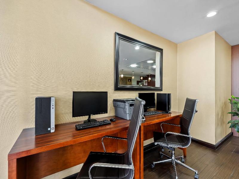 Comfort Inn & Suites Lakeland North I-4 image