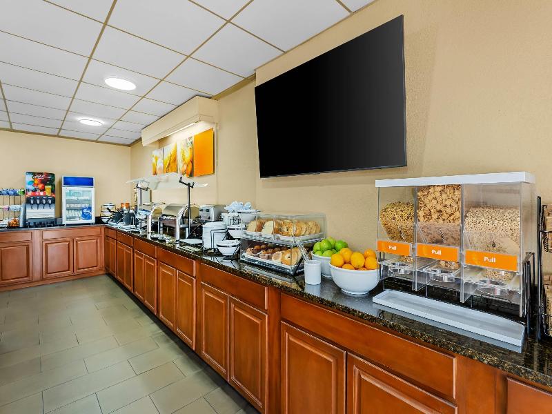 Comfort Inn & Suites Lakeland North I-4 image