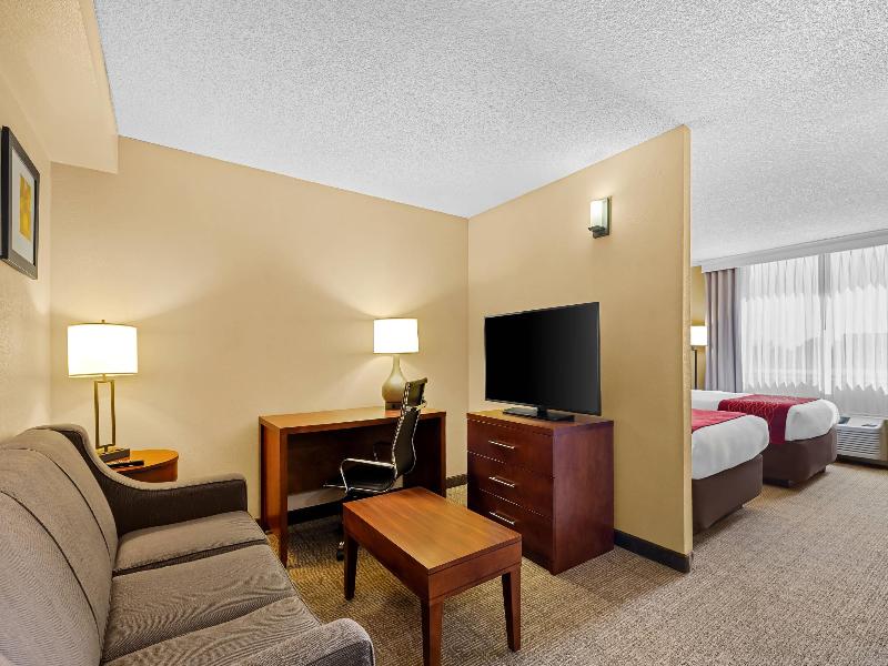Comfort Inn & Suites Lakeland North I-4 image