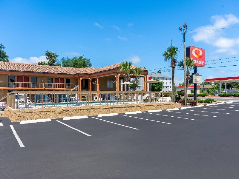 Econo Lodge Panama City Beach image