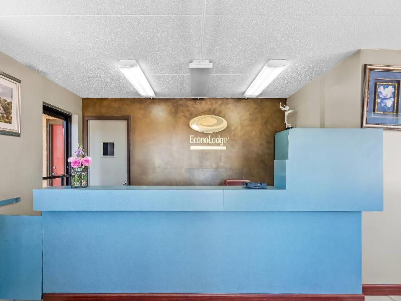 Econo Lodge Panama City Beach image