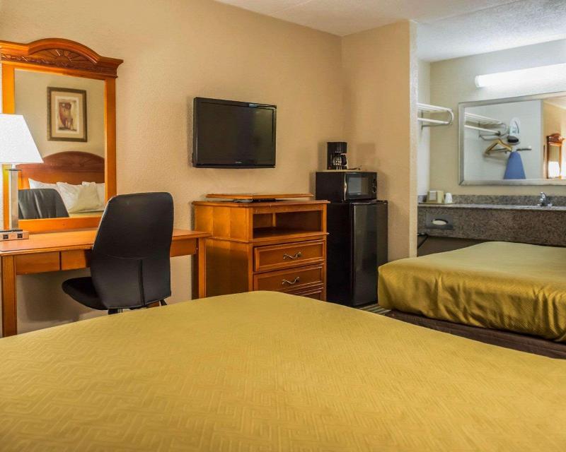 Econo Lodge Panama City Beach — photo 116