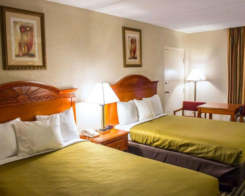 Econo Lodge Panama City Beach — photo 73