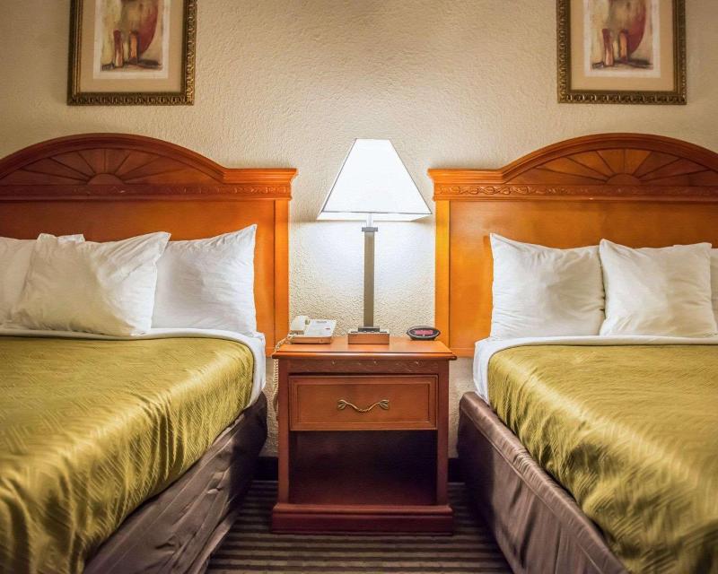 Econo Lodge Panama City Beach — photo 8