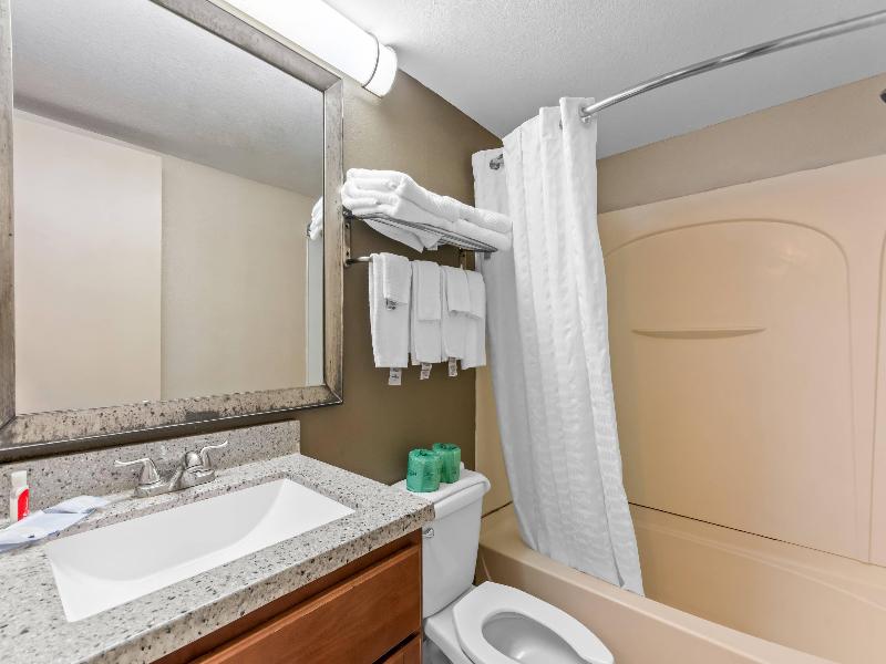 Econo Lodge Panama City Beach image