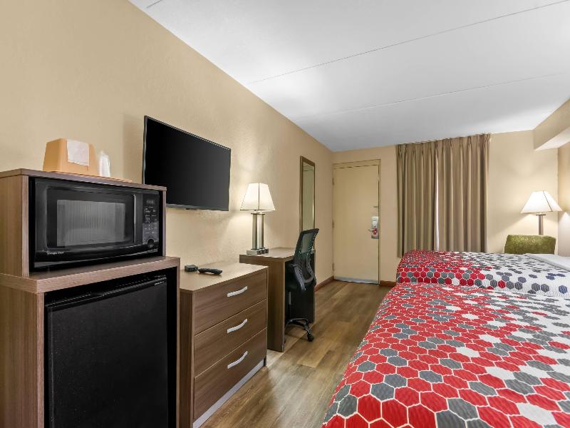 Econo Lodge Panama City Beach image