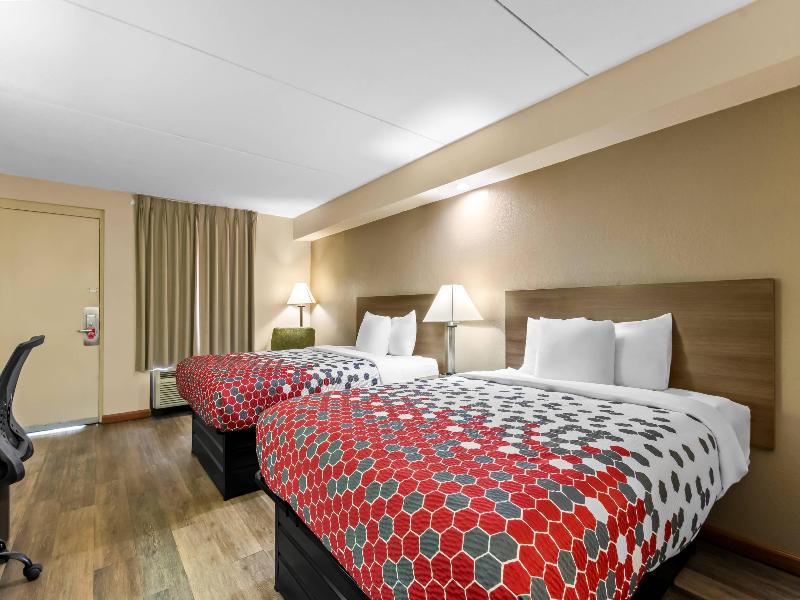 Econo Lodge Panama City Beach image