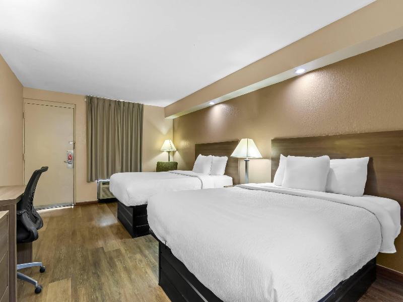 Econo Lodge Panama City Beach image