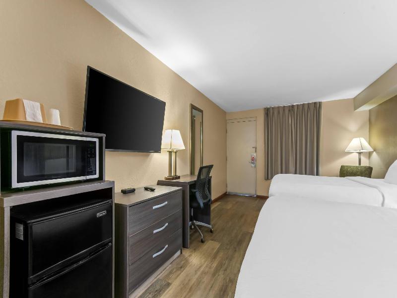 Econo Lodge Panama City Beach image