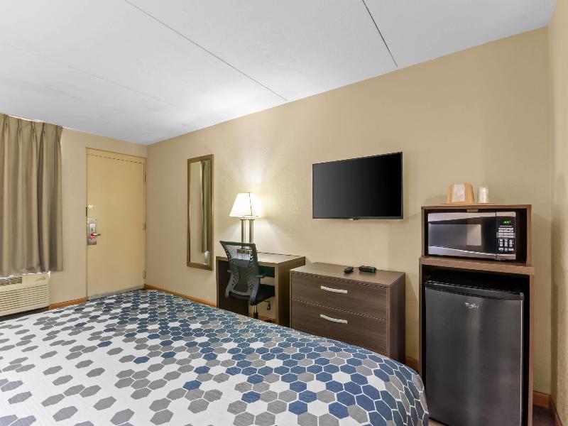 Econo Lodge Panama City Beach image